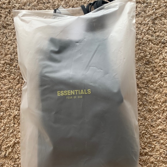 Fear of God Essentials Sweatpants - Picture 4 of 4